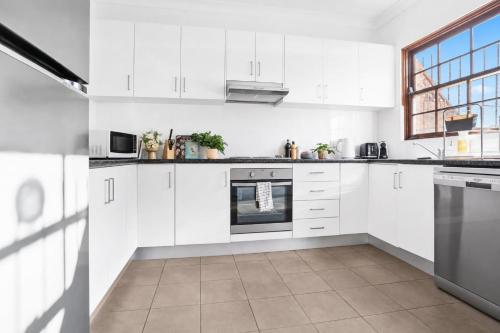 2-Bedroom House-Near city center Good for 6 Guests - image 5