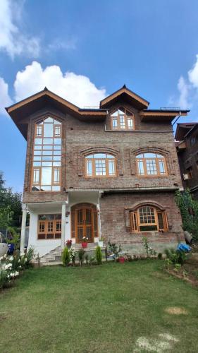 Exterior view of peacenest homestay
