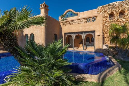 Villa Alhambra Del Portet by Abahana Luxe