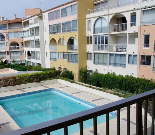 Studio vue mer, piscine , Clim , tout à pied