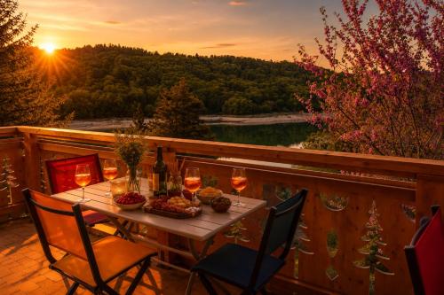 Skats, Le Chalet du Silence in Pont-de-Poitte