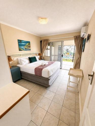 Stunning Sea Views & Direct Beach Access in Shelly Beach