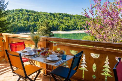 Skats, Le Chalet du Silence in Pont-de-Poitte
