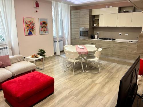 Rome Holiday Nest