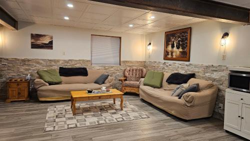 صالة مشتركة/ منطقة التلفزيون, 7 Tails Guest Ranch in Rocky Mountain House