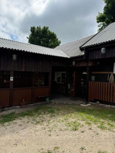 Loukis dvars in Varniai