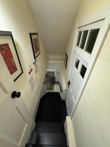 COMFY Basement Home 2 Bdrm1Den 3Queen Beds - image 14