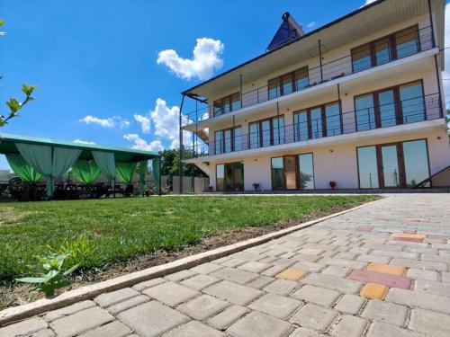 Гостинний дім "Алмаз" (Гостиннии дім "Алмаз") in Kurortne