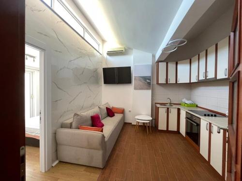 Modern Marble Penthouse Pinjesh, Ulcinj