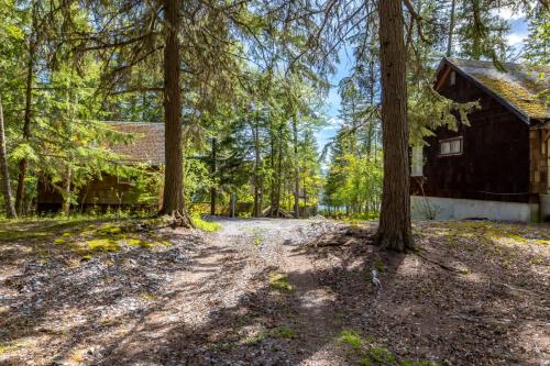 Walsh Cottage on the shores of Lake McDonald in Crystal Ford (MT)