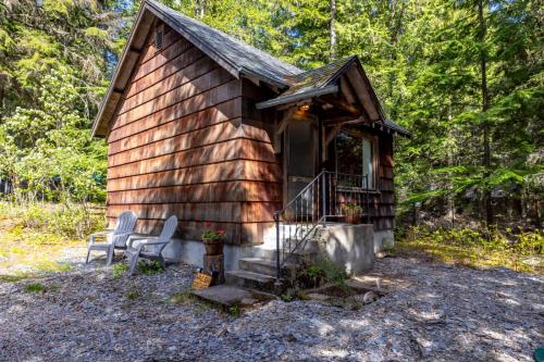 Walsh Cottage on the shores of Lake McDonald in Crystal Ford (MT)