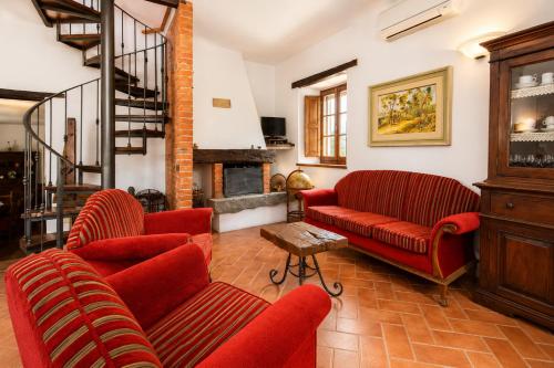 Podere San Giuseppe Casale toscano con piscina e spa in Val d Orcia in Радікофані