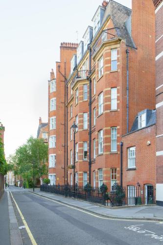 Elegant Executive Private House St James Park - image 6