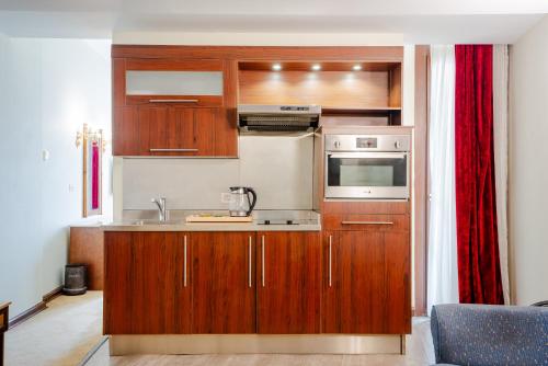 Kitchen, Om Kolthoom Hotel in Cairo