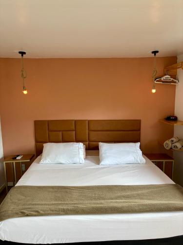 2 twin beds