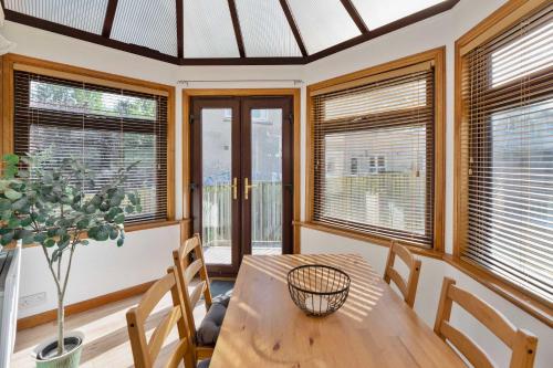 3 Bed - Nr Edinburgh - Free Parking -Garden -Wi-Fi in Оаклі
