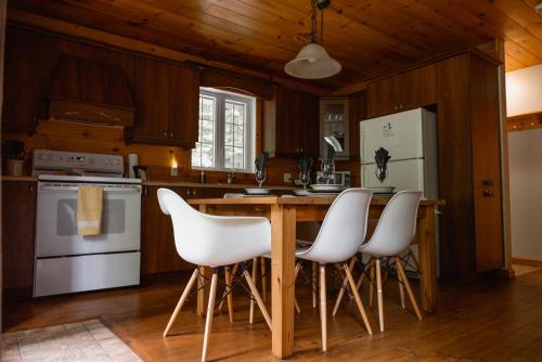 virtuve, Natur'Eau Chalets & Spa in Saint-Damien (QC)