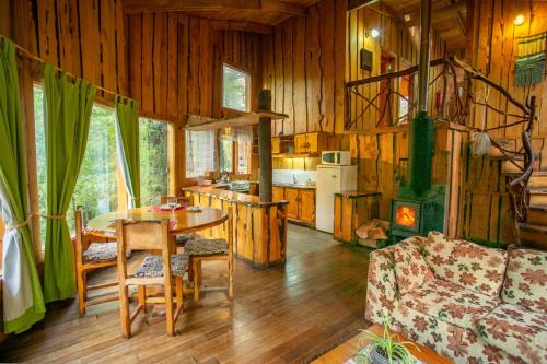 2 bedrooms, 4 beds