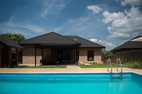 Villa Royalstone