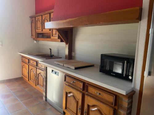 virtuve, La Raimbauderie, villa 4 étoiles, avec clim, au coeur de la nature et des vignobles (La Raimbauderie, villa 4 etoiles, avec clim, au coeur de la nature et des vignobles) in La Charite Sur Loire
