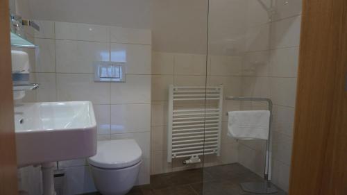 Waldrast Bed & Breakfast - image 7