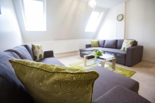 Hamilton Grace 1 2 or 3 bed Parking SN1 - image 11