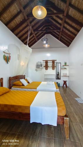 Puriran's Hometel Room Type - Triple Room with Private Bathroom