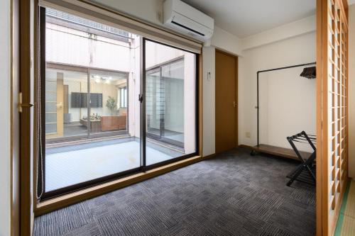 COCOSTAY Omotecho-岡山駅から路面電車で8分-130平米広々快適なレジデンスホテル-最大8名 (COCOSTAY Omotecho-岡山駅から路面電車で8分-130平米広々快適なレジデンスホテル-最大8名) in Omotecho Shopping Street