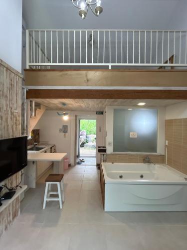 복층 스파 개별 테라스 애견 운동장 포마이코티지 3 숲속 집 cottage