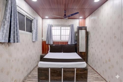 Hotel Garden Lodging And Boarding in Ulhasnagar