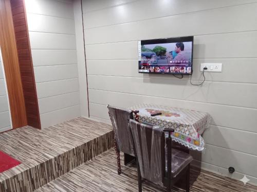 Hotel Garden Lodging And Boarding in Ulhasnagar