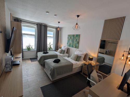 Helles Studio mit Arbeitsplatz und Balkon in Chemnitz, Deutschland