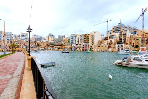 BnBNova - Saint Julian's Seafront 2BR 2BA with Terrace - image 3