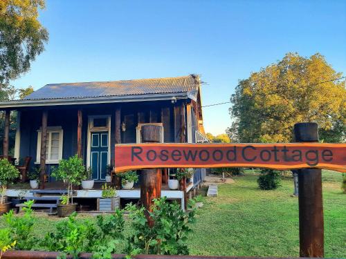 Exterior view of Rosewood Cottage -Entire 2 bedroom home with Netflix & WiFi