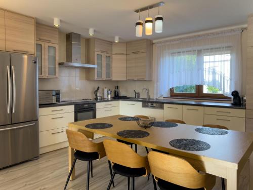 5 bedrooms, 7 beds