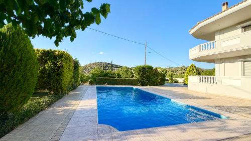 Villa Georgia With Pool gîte à louer Athíkia