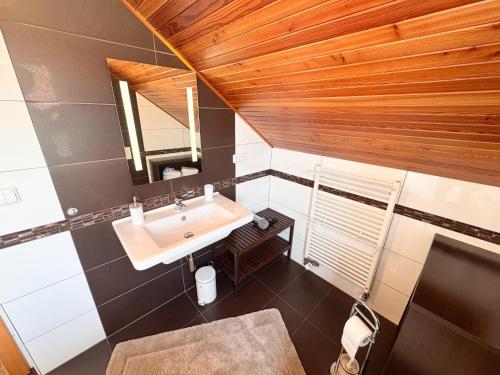 Bathroom, Casa Maika in Frymburk City Center
