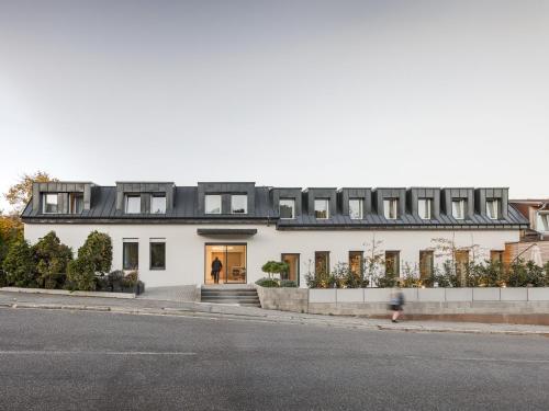 Hotel Gardinn - Free Parking and Quiet Garden, Братислава