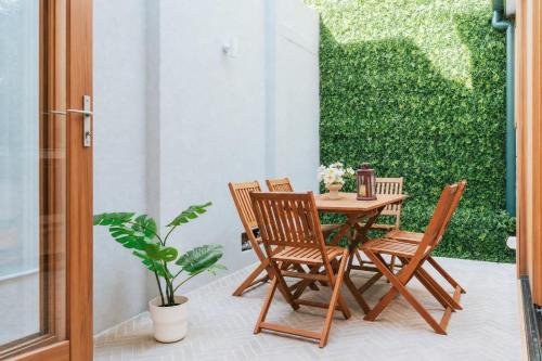 2 Bedroom Apartment Darlinghurst with Patio Access - main image