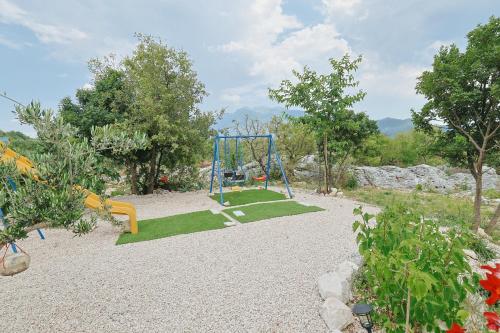Playground, Perfect holiday in Vila Hany home in Sestanovac