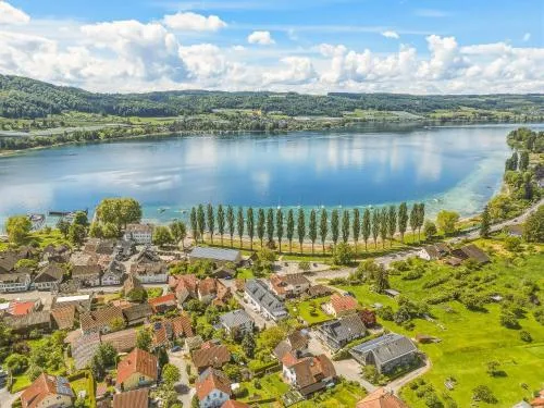 SeePanorama-Deluxe-Sauna-Massage-Garten-Tranpolin-Tischkicker-Tropical-BBQ-Parken in Öhningen, Deutschland
