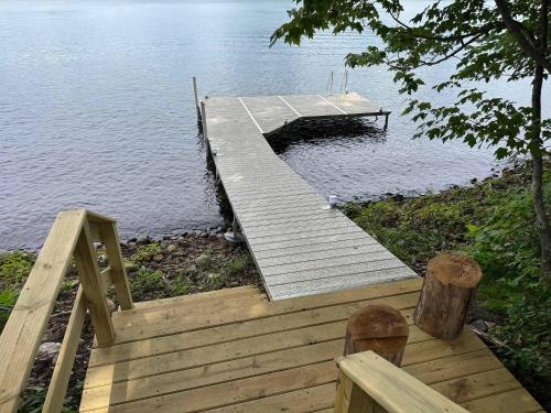 New 5BR Lakehouse on Round Lake Private Waterfront Estate Dock Fire Pit Panoramic Lake Views - image 13