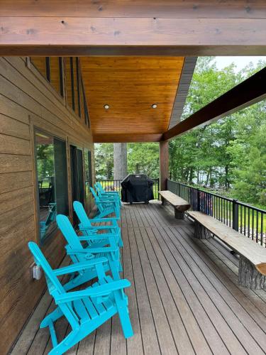 New 5BR Lakehouse on Round Lake Private Waterfront Estate Dock Fire Pit Panoramic Lake Views - image 7