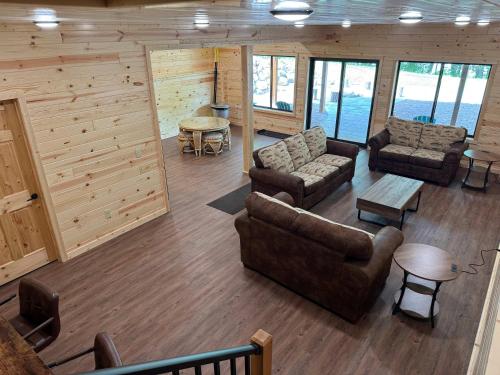 New 5BR Lakehouse on Round Lake Private Waterfront Estate Dock Fire Pit Panoramic Lake Views - image 12