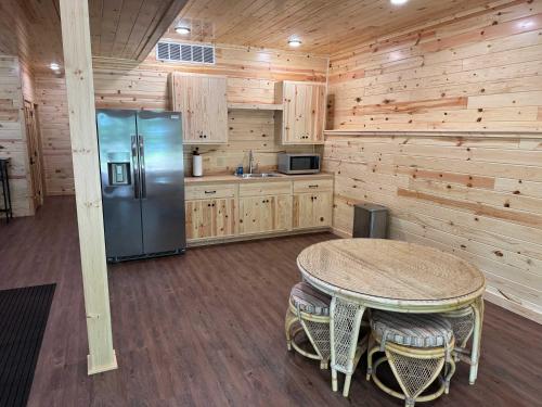 New 5BR Lakehouse on Round Lake Private Waterfront Estate Dock Fire Pit Panoramic Lake Views - image 4