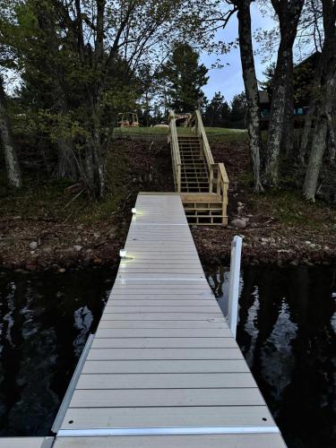 New 5BR Lakehouse on Round Lake Private Waterfront Estate Dock Fire Pit Panoramic Lake Views - image 5