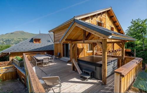 Chalet Le Petit Bes by Leavetown Vacations