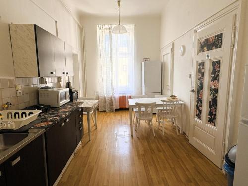 ห้องน้ำ, ROOMS Veveri - Uvoz, 10 min by walk to the center in เบอร์โน