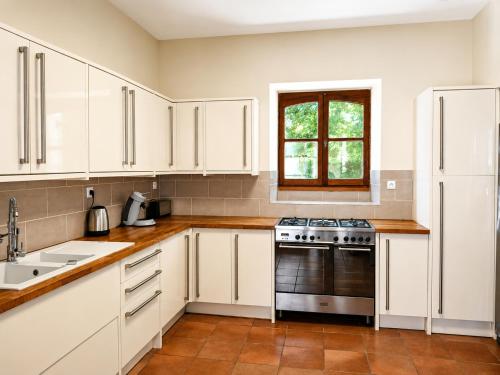 3 bedroom apartment in the grounds of a Chateau in Verteillac