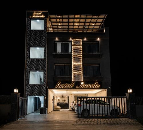 Hotel Jewels at Rajpur Road photo 3